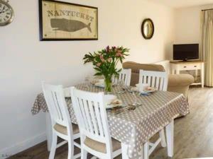 Ocean Breeze - Part of the The Bay Filey Holiday Village with pool, gym and direct beach access, pub, restaurant, tennis and meadows walks