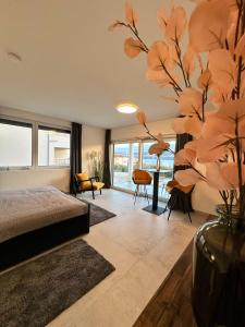 Romantic coastal apartment with sea views