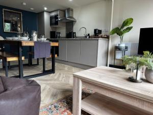Manhattan-Style Chic Loft, Sleeps 4, Heart of Leeds