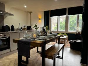 Manhattan-Style Chic Loft, Sleeps 4, Heart of Leeds