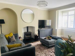 HAYFIELD COTTAGE spacious detached luxury home
