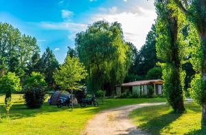 Campings Camping 3 etoiles - Piscine - eeicbi : photos des chambres