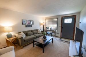 Quaint Cottage near Lambeau Field