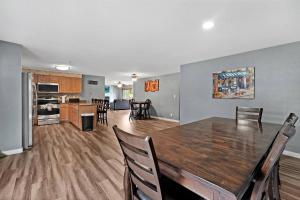 Arvada Retreat + 6 BD + Movie Theater