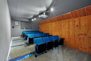 Arvada Retreat + 6 BD + Movie Theater - Ubytování bez kategorie ve městě Arvada