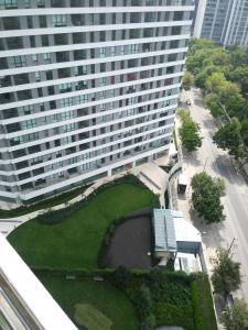 Modern Apartment Terrace, Lap Pool, Hot Tub & Gym