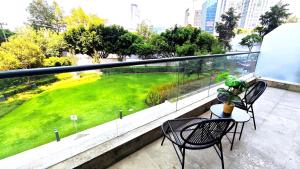 Modern Apartment Terrace, Lap Pool, Hot Tub & Gym