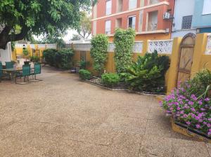 Precioso chalet con gran algarrobo y piscina privada