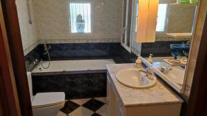 Precioso chalet con gran algarrobo y piscina privada