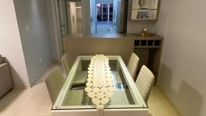 Apto 2 Quartos, Ar, garagem e Praia Central a Pé