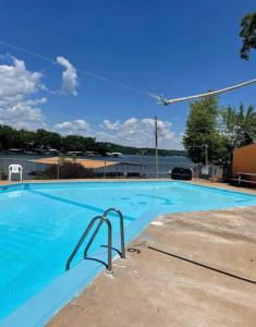 Lakeside Stay For Two By Wet Feet Retreats