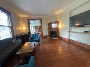 2BR 1st floor suite close to ISU