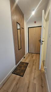 Mechelinki, Apartament z ogródkiem, widokiem na morze i aneksem kuchennym