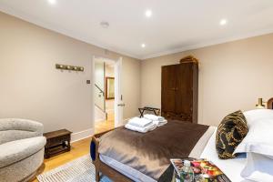 Spacious and Stylish Apartment Trafalgar Square