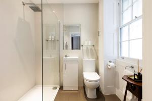 Spacious and Stylish Apartment Trafalgar Square