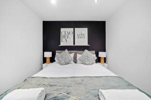 Luxury House with Pool Table, Sky TV, Netflix, Fast Wifi, Garden & Free Parking by Yoko Property