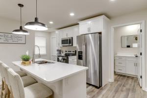 Walk to River Newly Built Home in Heber Springs!