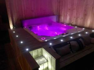 Maisons de vacances Maison proche du lac et ocean avec Jacuzzi privatif : photos des chambres