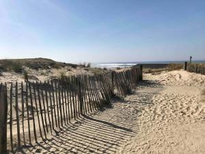 Maisons de vacances Maison proche du lac et ocean avec Jacuzzi privatif : photos des chambres