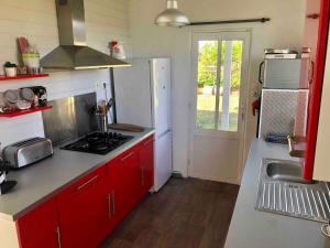 Maisons de vacances Maison proche du lac et ocean avec Jacuzzi privatif : photos des chambres