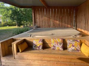 Maisons de vacances Maison proche du lac et ocean avec Jacuzzi privatif : photos des chambres