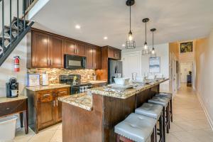 Walk to Beach Pool-View Condo in Galveston!