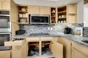 Huge Arvada Retreat! Quiet Area