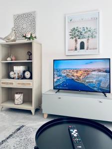 Stylish Boutique Turquoise Duplex Apartment with Outdoor - Large Double Bedroom - Very Central Near Valletta - Non Sharing Quiet Exclusive Property - Apartmány, Hamrun