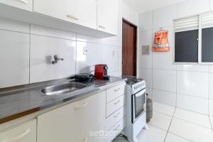 Bonito apto a 300m da praia de Jatiuca SBA0401