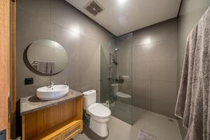Mirragold Villa - Quiet Pool Oasis with Spacious Patio&Private Parking