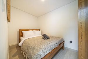 Mirragold Villa - Sun, Pool and Views - Brand New 3BDR Villa