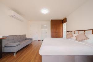 บ้านทะเลสำราญ by May