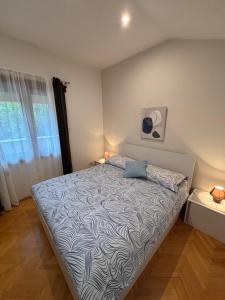 Quiet apartment-free parking