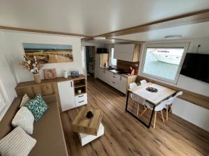 SeaEsta Floating House