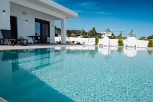 Modern Villa with Private Pool - Olive Grove