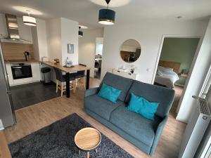 Appartements Superbe T2 proche de la Gare RER TGV Massy Palaiseau : photos des chambres