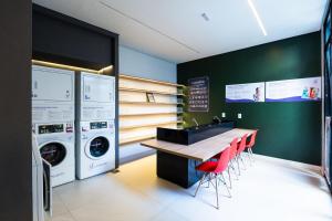 Studio Exclusivo na Vila Madalena — Localização Privilegiada a 1,2 km da Estação, na Prestigiada Rua Fradique Coutinho