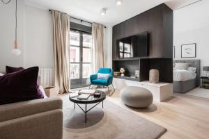 Modern and bright- 2bed 2 bath- City center