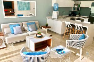 Oceanview Rooftop Pool Balcony Steps to Beach