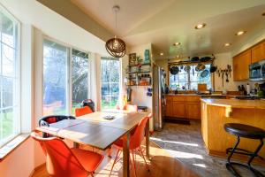 River House - 4 bedroom, 2 bath private home