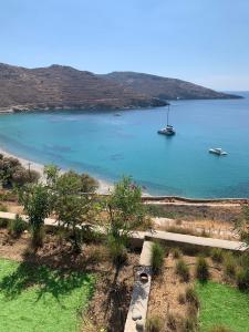 Seaside Bliss 3, Ganema Serifos