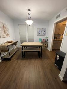 Cozy 2BR 2BA apt close to Siegen & Womans