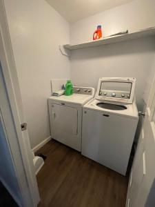 Cozy 2BR 2BA apt close to Siegen & Womans