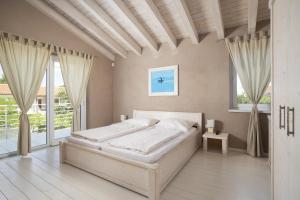 Villa BELLA - beautiful and modern house with pool, souna, jacuzzi & playground, Ližnjan - Istra