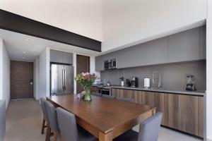 Bisbees Favorite in Cabo Marina Sleeps 12