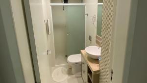 Apto 2 Quartos, Ar, garagem e Praia Central a Pé