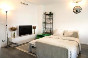 Charming 2 bedrooms free parking- near paris st lazare