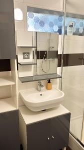 Appartements Charming 2 bedrooms free parking- near paris st lazare : photos des chambres