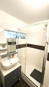 Appartements Charming 2 bedrooms free parking- near paris st lazare : photos des chambres