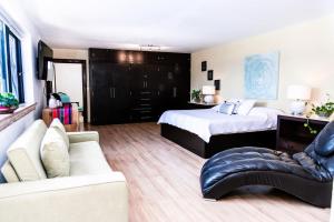 ANANA Rancho San Rafael Pool and Lake Views